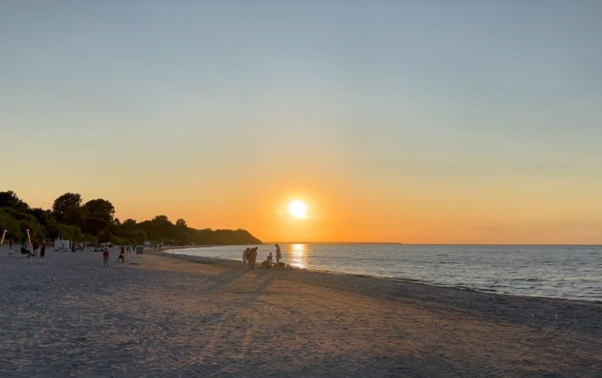 kauguri plage couché de soleil